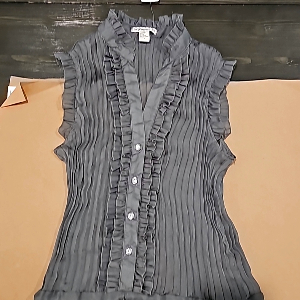 Gray top